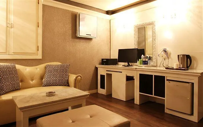 Art Motel 2*