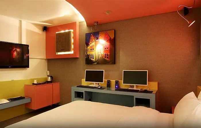 Art Motel 2*