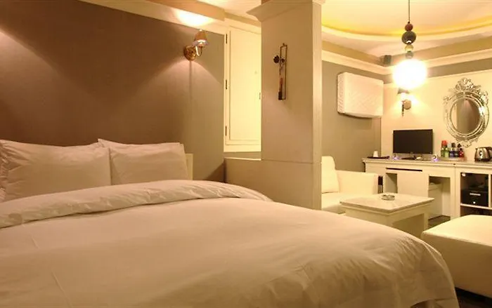 Art Motel 2*