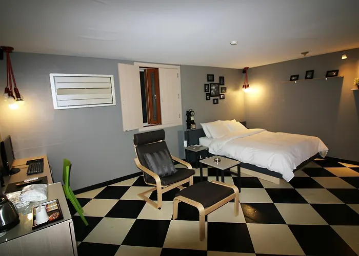 Motel Art