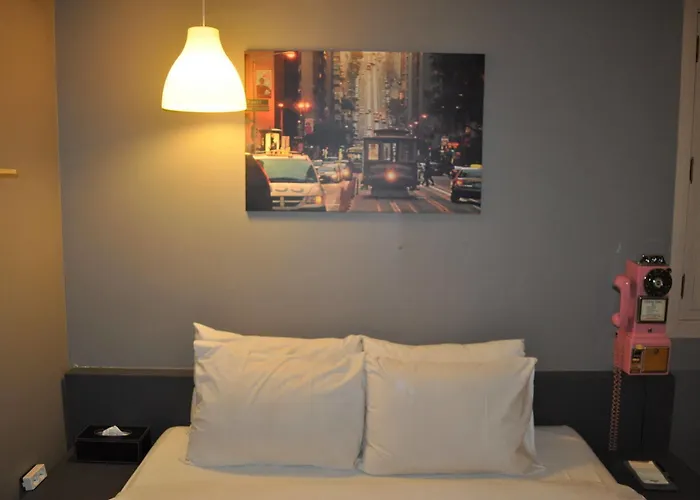 Motel Art 2*