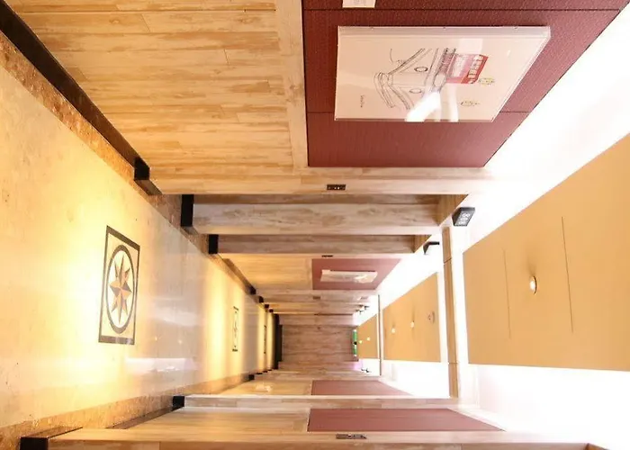 Motel Art 2*